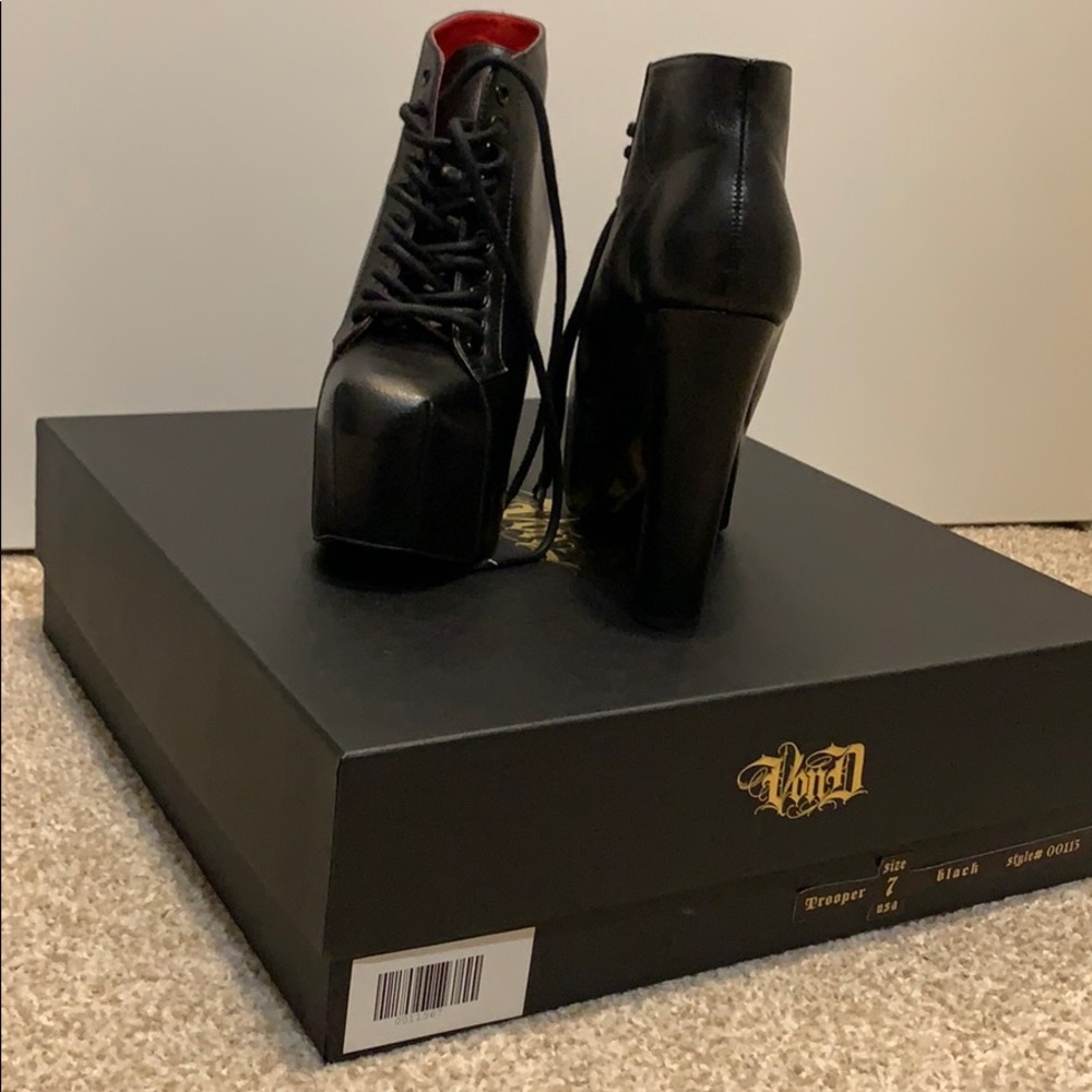 VON D SHOES TROOPER BOOTIES